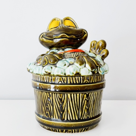 Vintage Frog in Wash Tub Cookie Jar